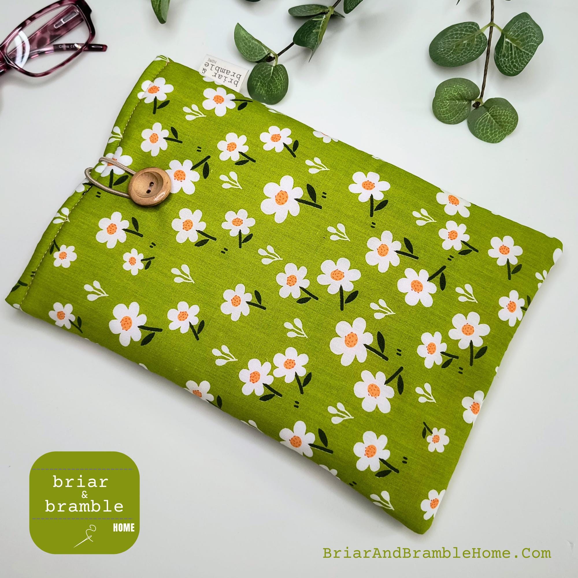 Daisy Print Book Sleeve - Spring Green Cotton Pouch for Reading Lover