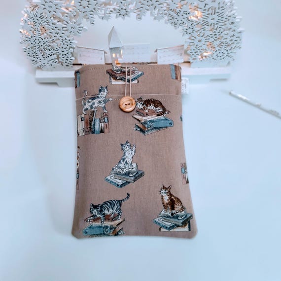 Padded Book Sleeve for Cat Lover: Linen Pouch with front pocket